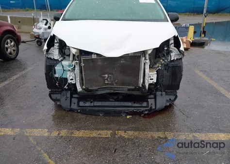 2019 Toyota Sienna Se 8 Passenger from USA, damaged, VIN 5TDXZ3DC8KS001469